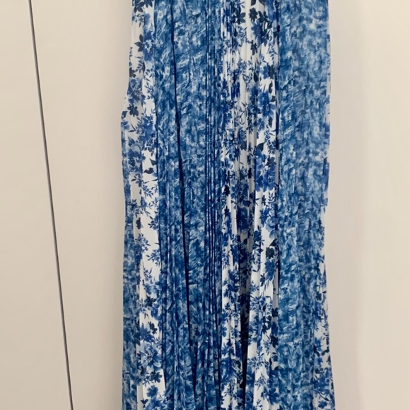 Amur Dress - Picture 2 of 5